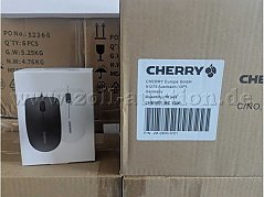 Das Bild zeigt die Originalverpackung einer MC 1000 sowie einen Originalkarton mit Aufkleber samt Adresse des Herstellers und Quantität 10 Stück.