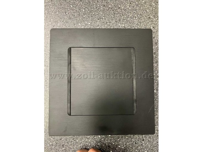 PC-System von unten mit geschlossenem Gehäuse