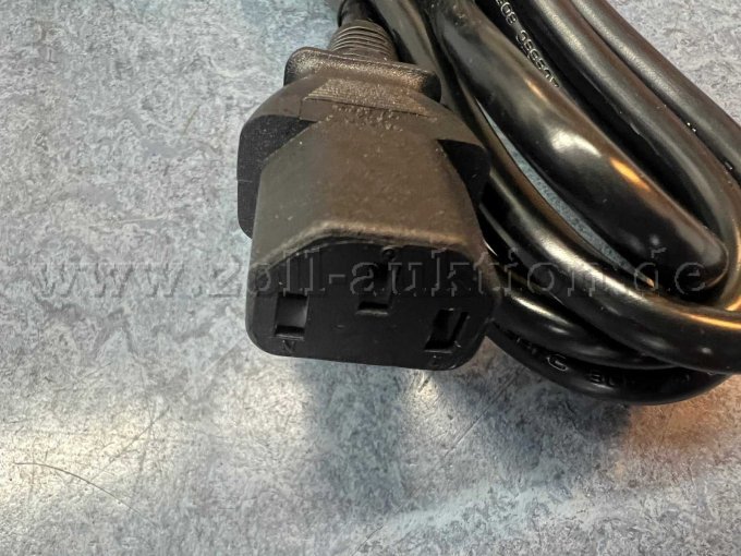 Schutzkontaktstecker auf C13 Buchse