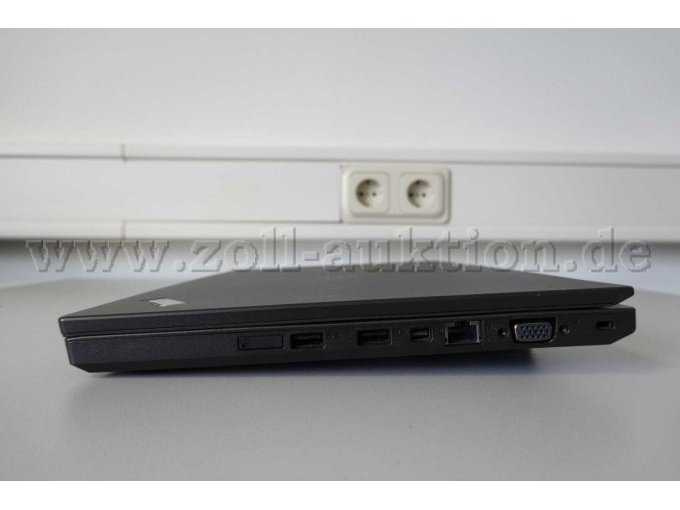 Notebook Lenovo „ThinkPad L470“, 16 GB, 14 Zoll-Display (35,56 cm), geschlossen.
-Seitenansicht rechts mit Anschlüssen-
