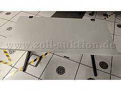 Ophelis Schreibtisch Frontansicht