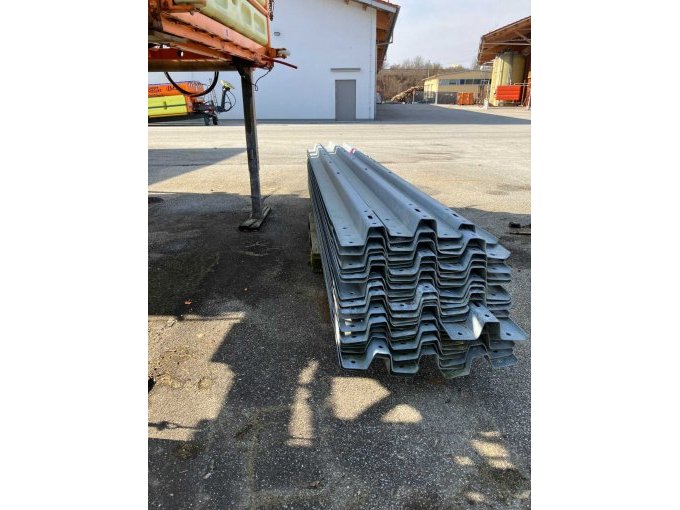 linke Stirnseite Stoß