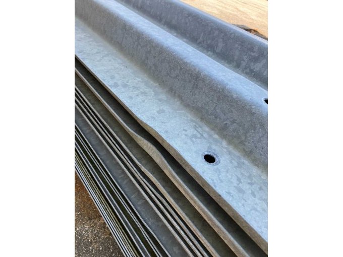 Delle in der Plankenoberseite