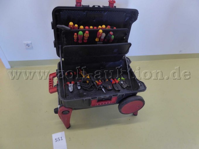 aufgestellt auf integrierten Füßen