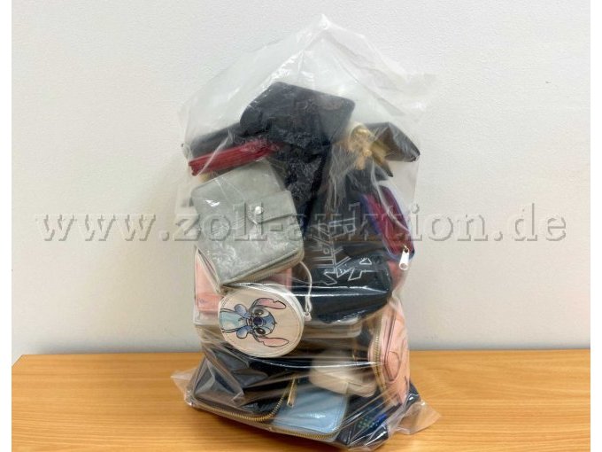 51 verschiedene Geldbörsen, unter anderem von H.I.S, Gerry Weber, Deichmann. Für die genauere Auflistung bitte die Auktionsbeschreibung aufrufen.