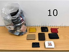 51 verschiedene Geldbörsen, unter anderem von H.I.S, Gerry Weber, Deichmann. Für die genauere Auflistung bitte die Auktionsbeschreibung aufrufen.