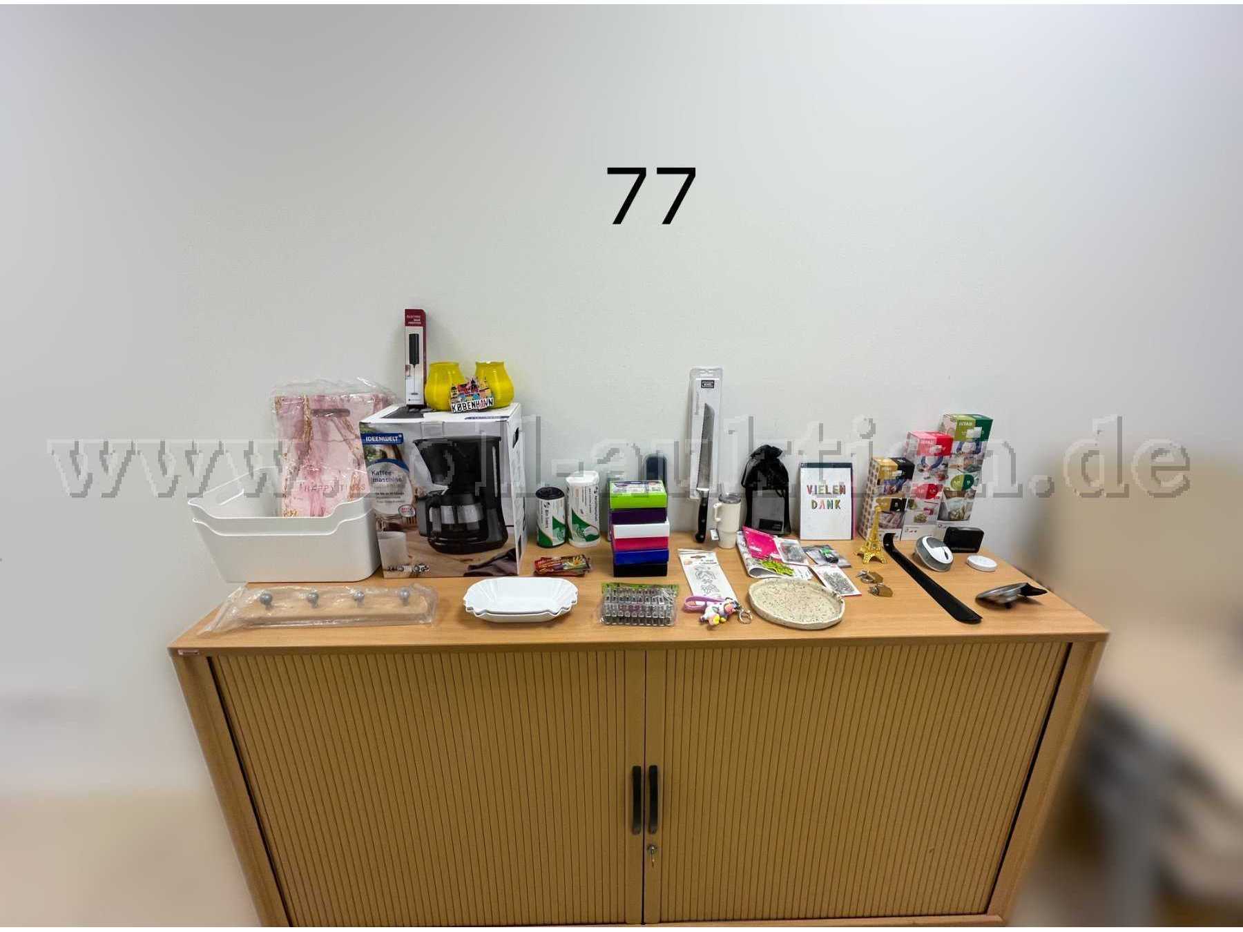 Übersicht Mischposten, neuwertige und gebrauchte (gut erhaltene) Gegenstände im Mix. In den nachfolgenden Bildern sind die Bilder im Detail beschrieben (ab Bild 2).