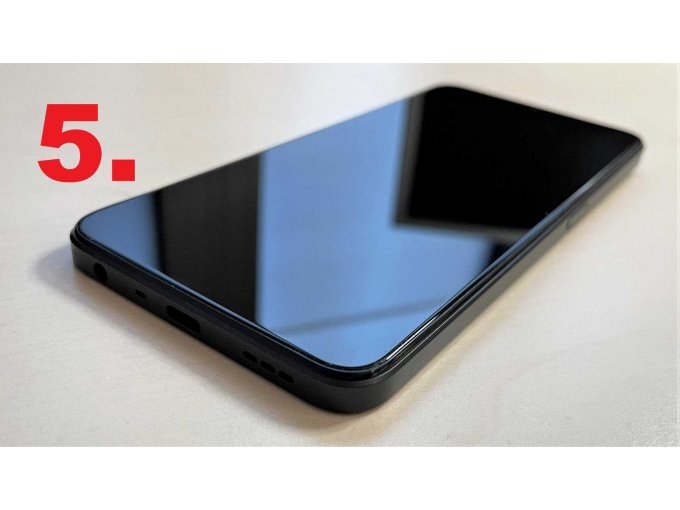 5. Oppo A57 4G, Display