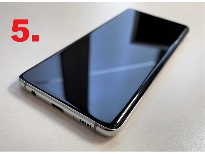 5. Samsung Galaxy S10 Dual, Display