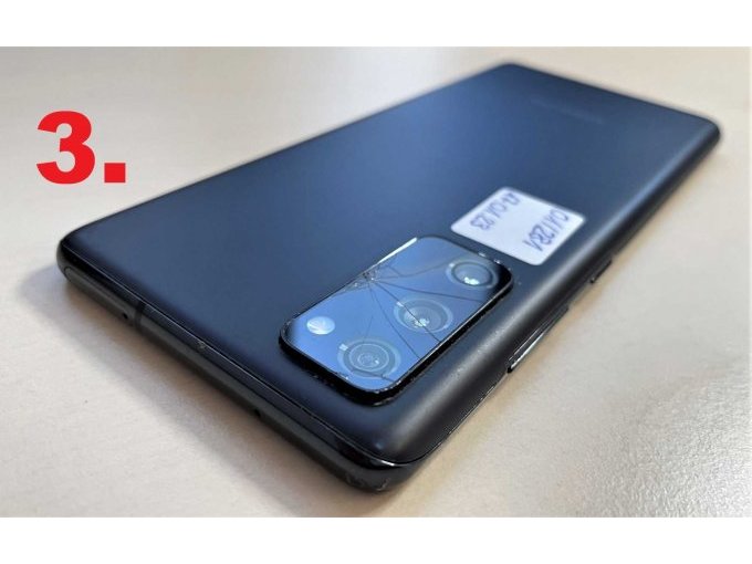 3. Samsung Galaxy S20 FE LTE, Rückseite. Kameraglas ist gerissen