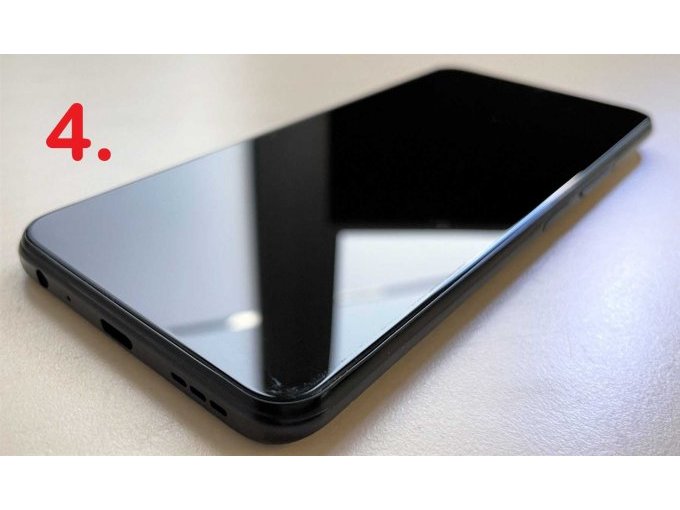 4. VIVO Y52, Display
