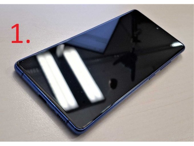 1. Samsung Galaxy S10 Lite, Display