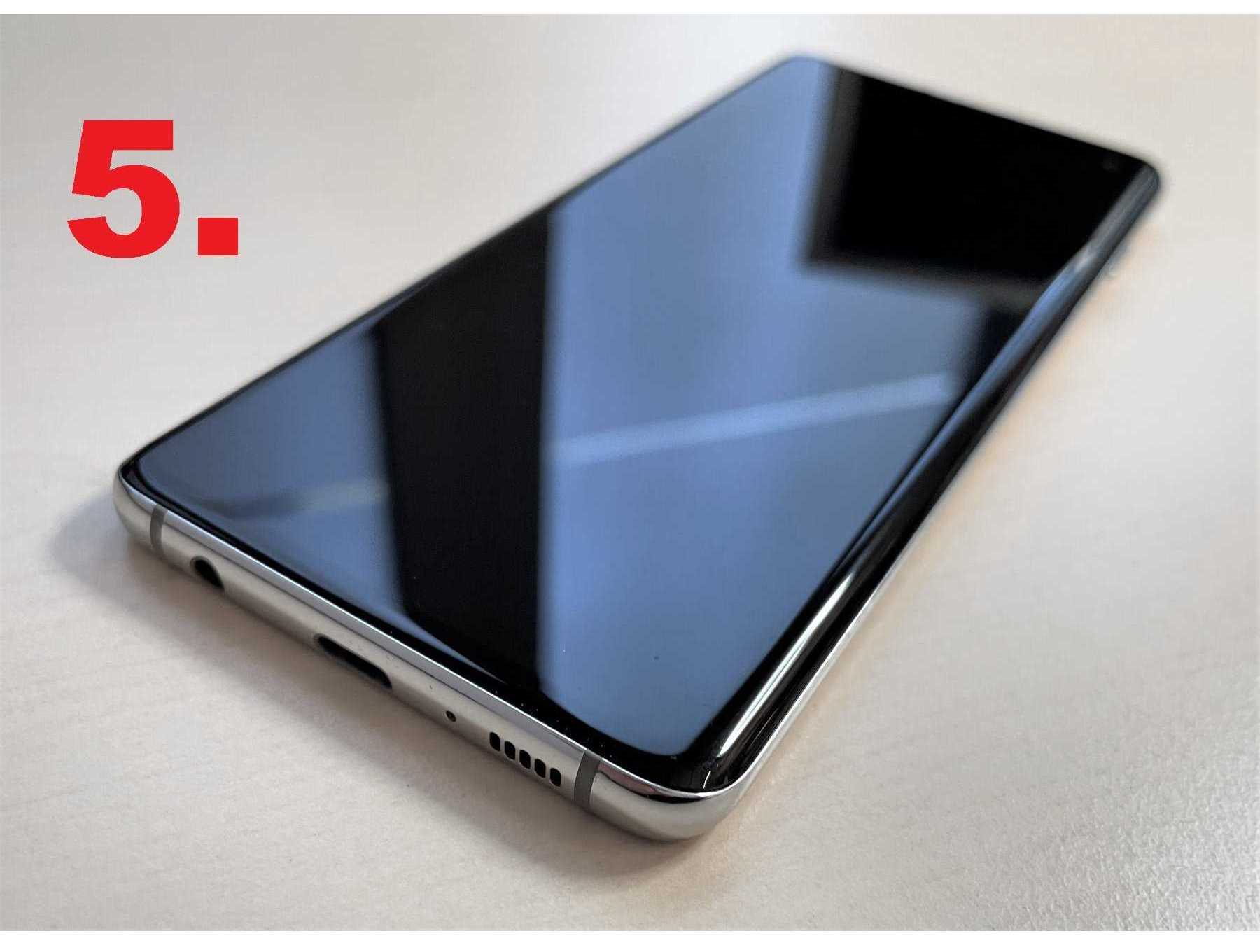 5. Samsung Galaxy S10 Dual, Display