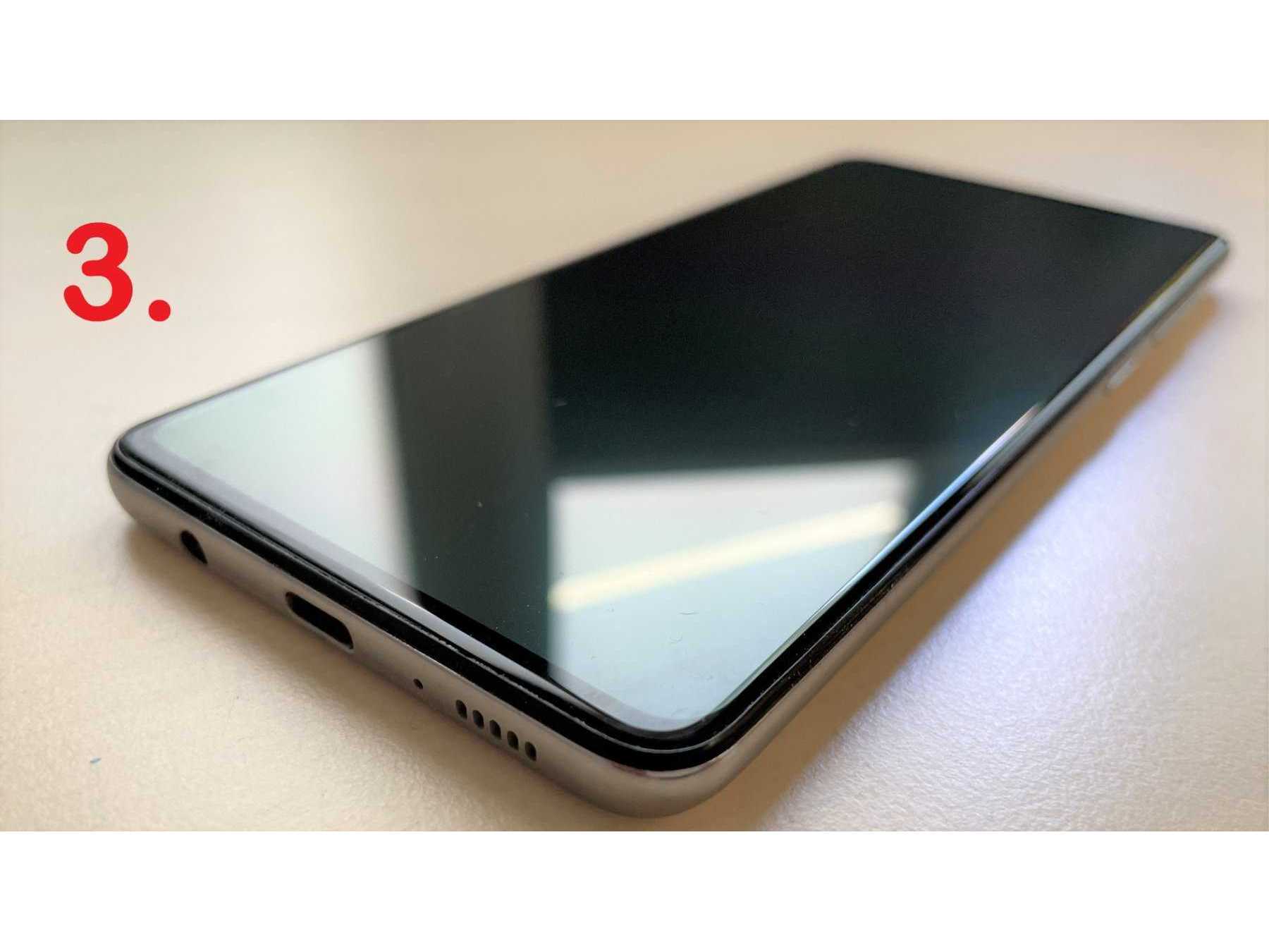 3. Samsung Galaxy A51, Display
