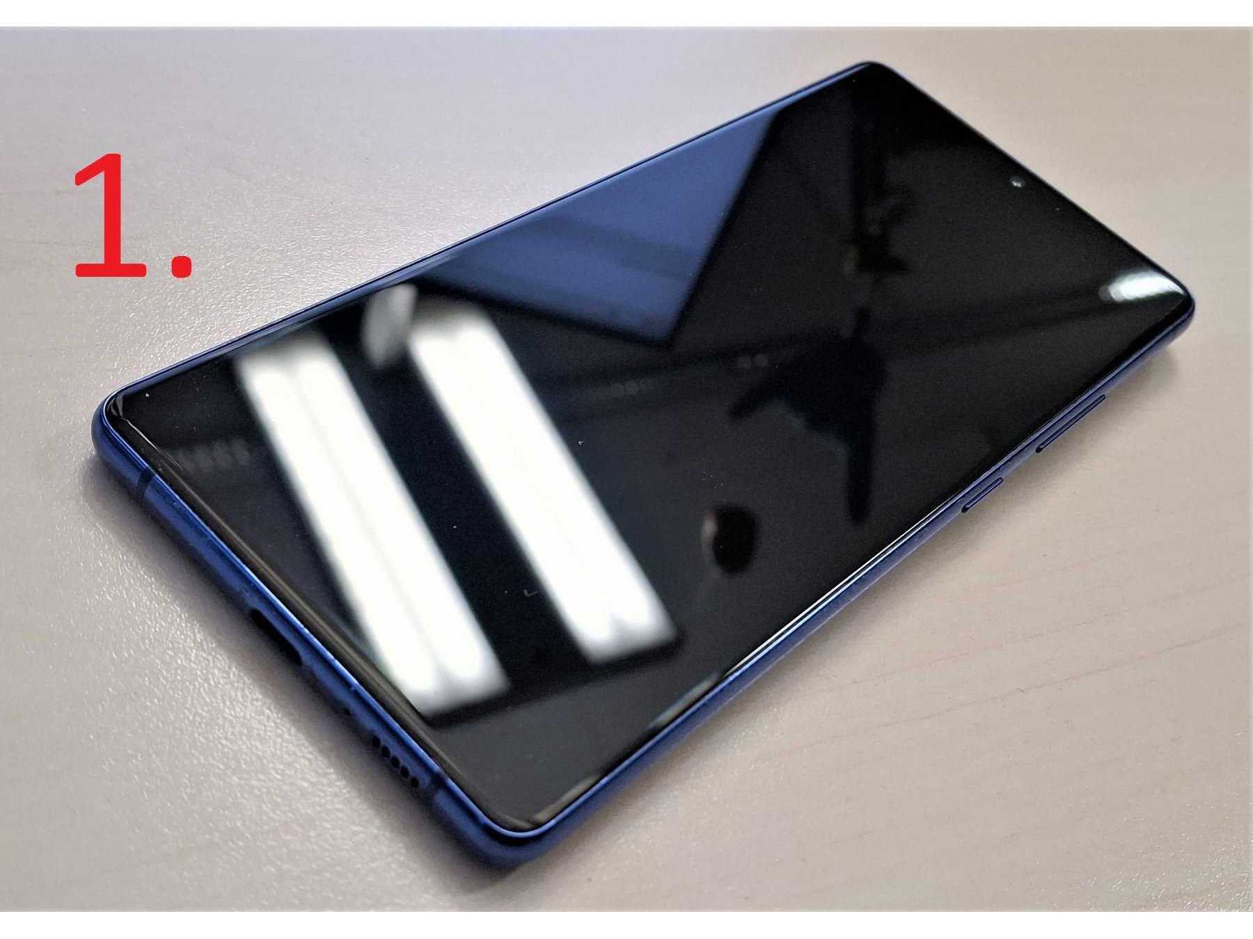 1. Samsung Galaxy S10 Lite, Display