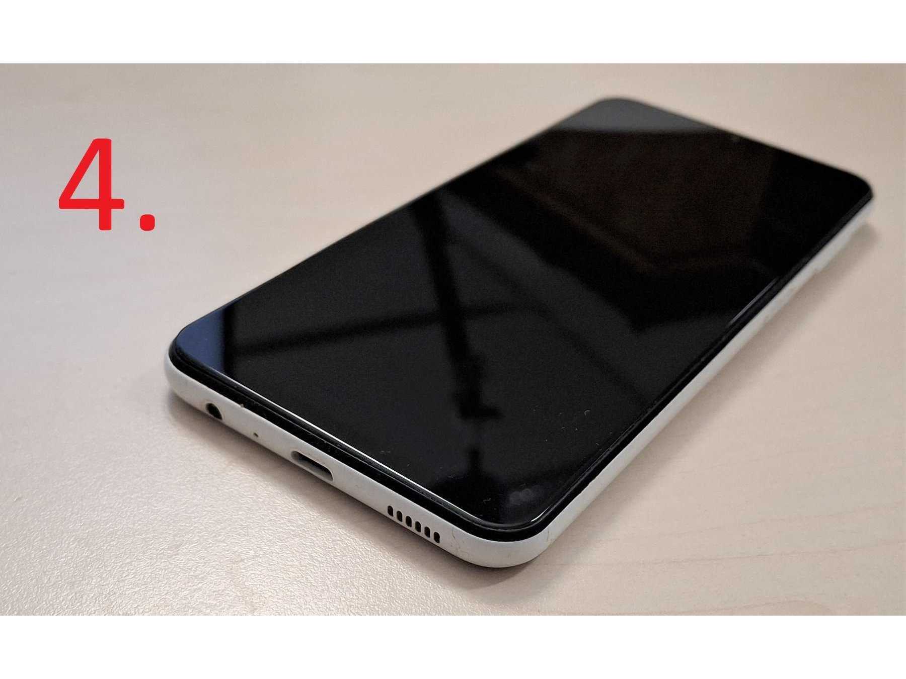 4. Samsung Galaxy A13 5G, Display