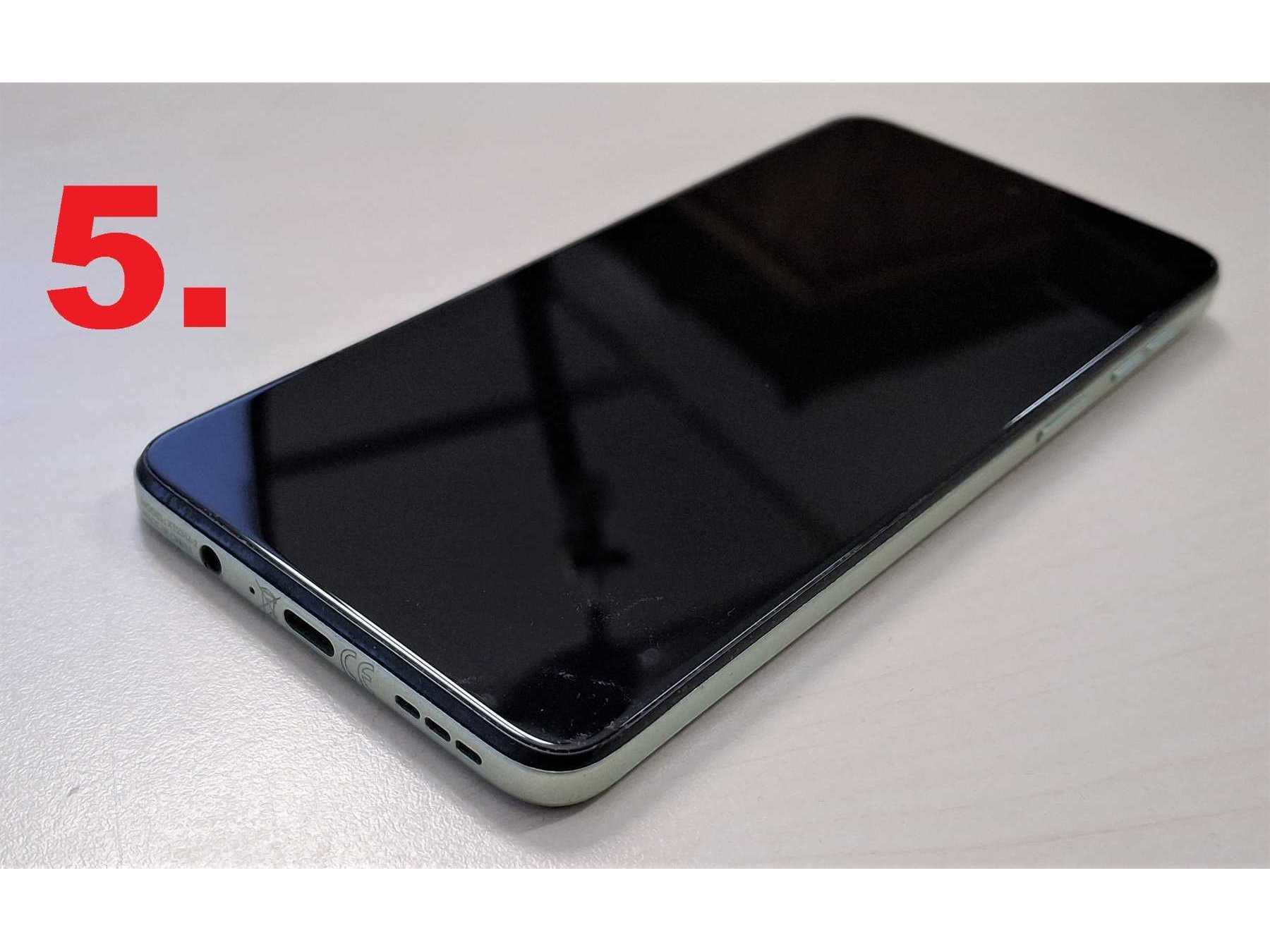 5. Motorola Moto G54, Display