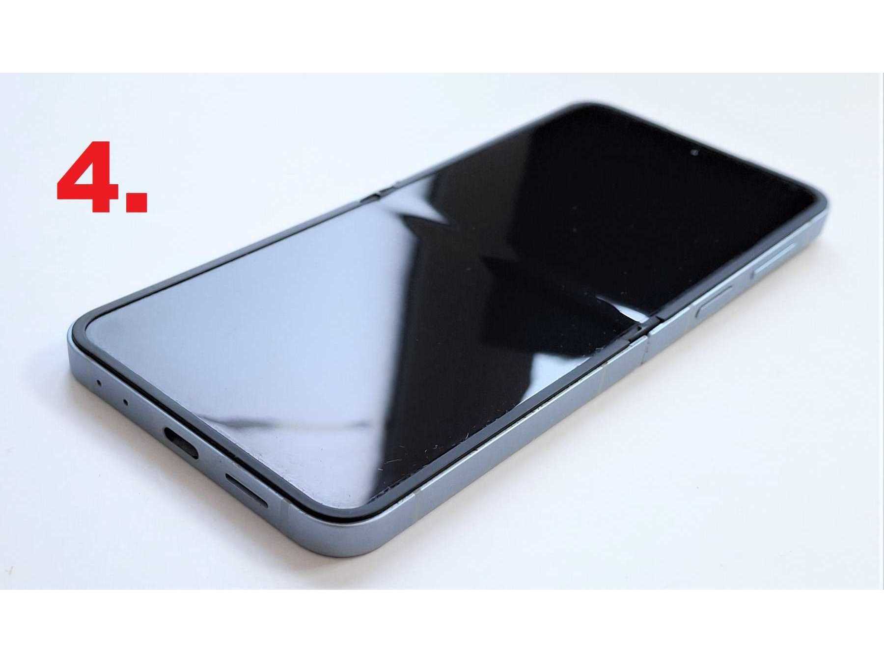4. Samsung Galaxy Z Flip 6, Display und aufgeklappt