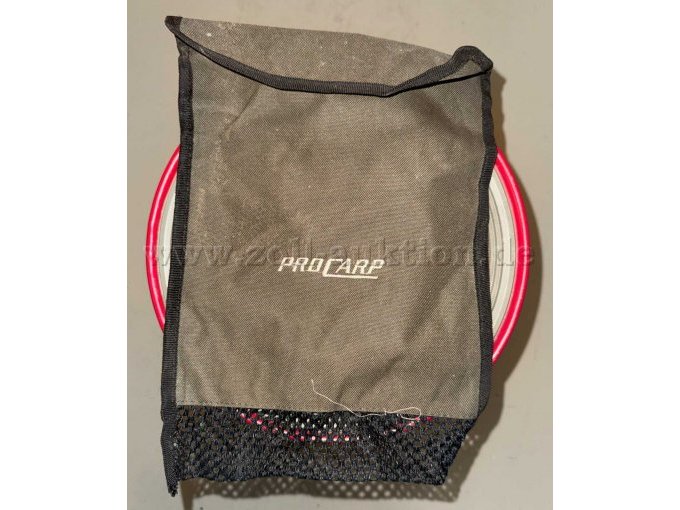 Kleine Tasche mit Schmutzanhaftungen