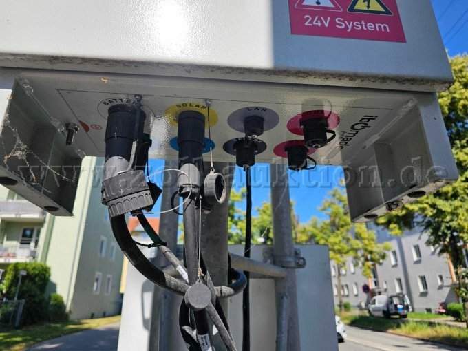 Schaltschrank von unten