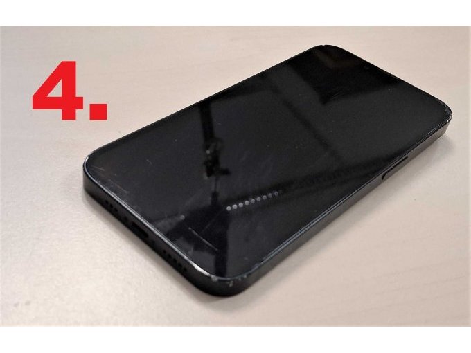 4. iPhone 14, A2882, Display