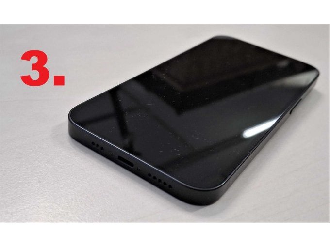 3. iPhone 14, A2882, Display