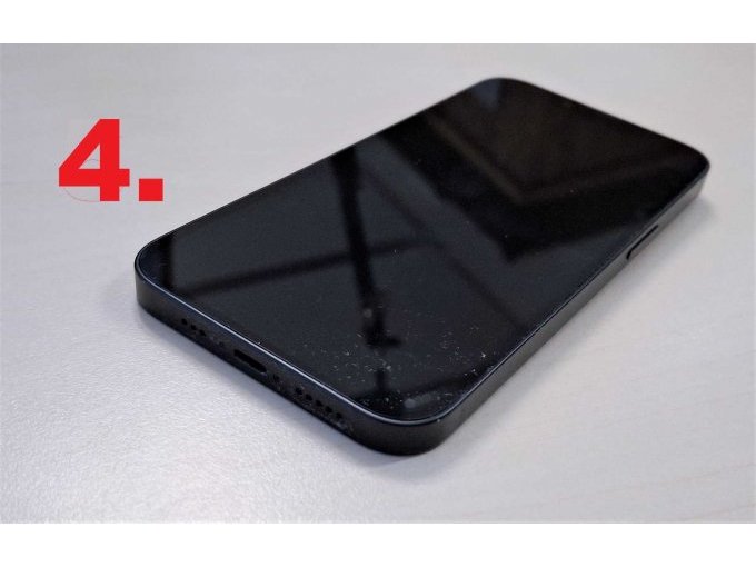 4. iPhone 13, A2633, Display