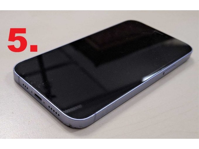 5. iPhone 12, Display