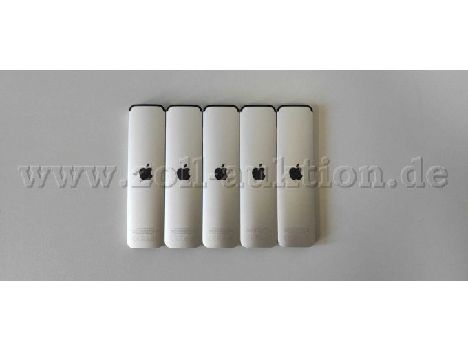 Fünf Apple TV Fernbedienungen Rückseite