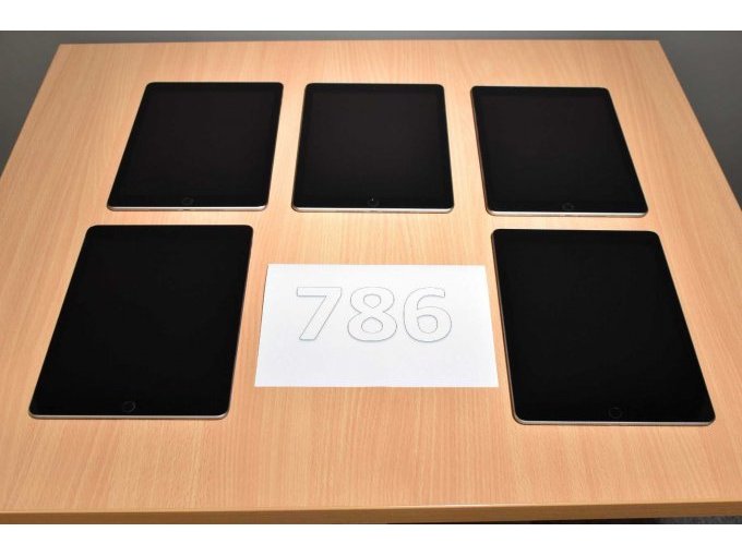 Apple iPad 6. Generation A1893 32 GB 9,7" (24,63cm)
Gesamtansicht von vorne