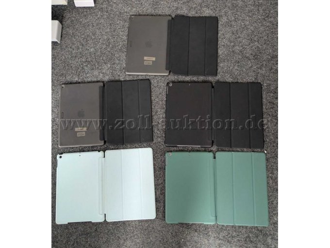 iPad 7 Rückseite mit Hülle geöffnet