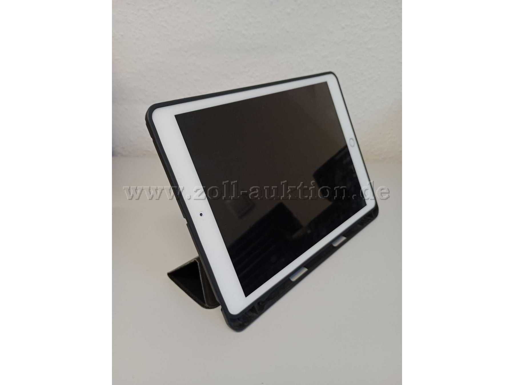 Front mit Hülle stehend