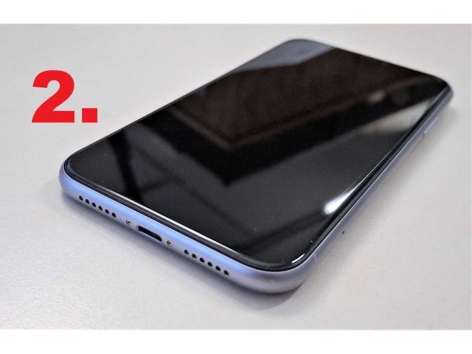 2. iPhone 11, Display