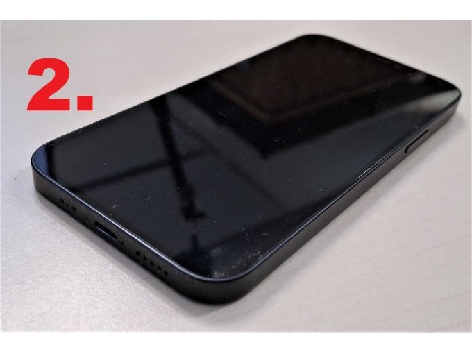 2. iPhone 12, Display