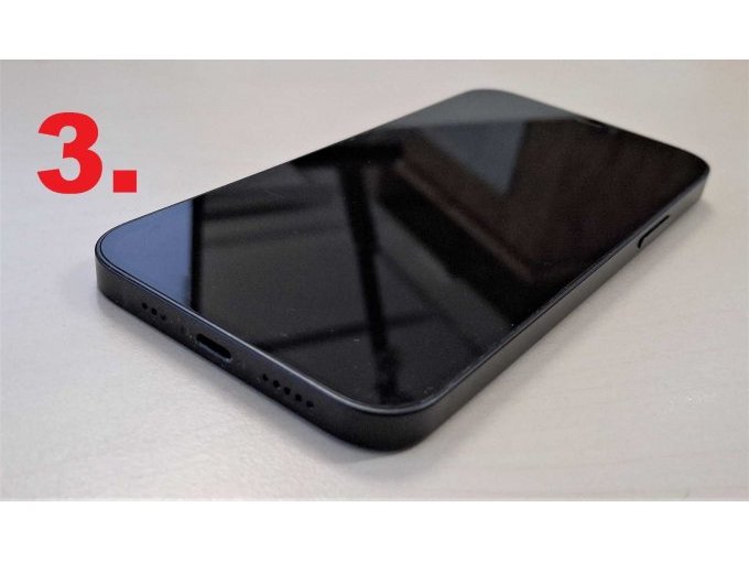 3. iPhone 12, Display