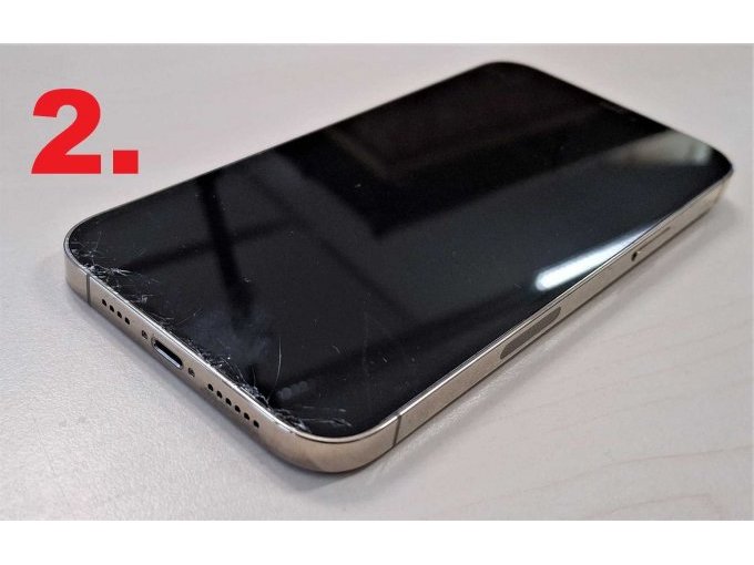 2. iPhone 12 Pro Max, Display