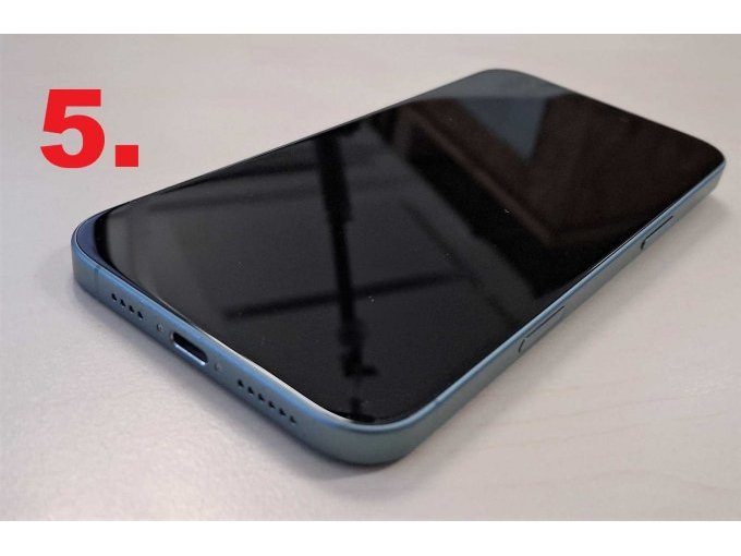 5. iPhone 16 Plus, Display