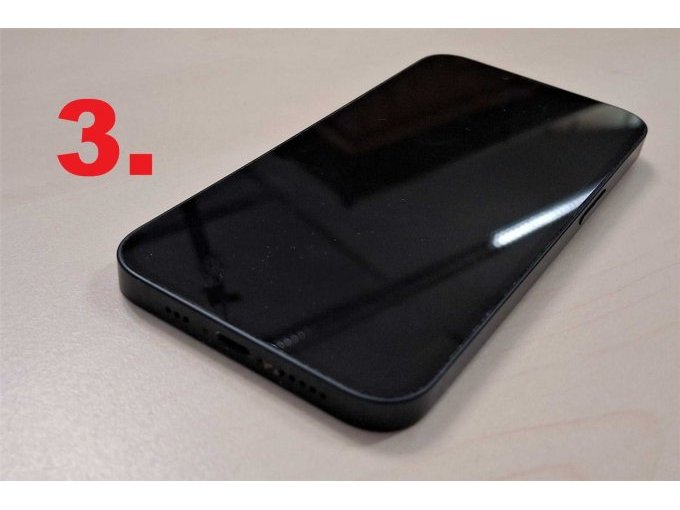 3. iPhone 13, Display