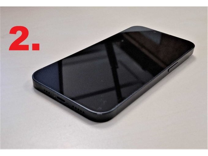 2. iPhone 13, Display