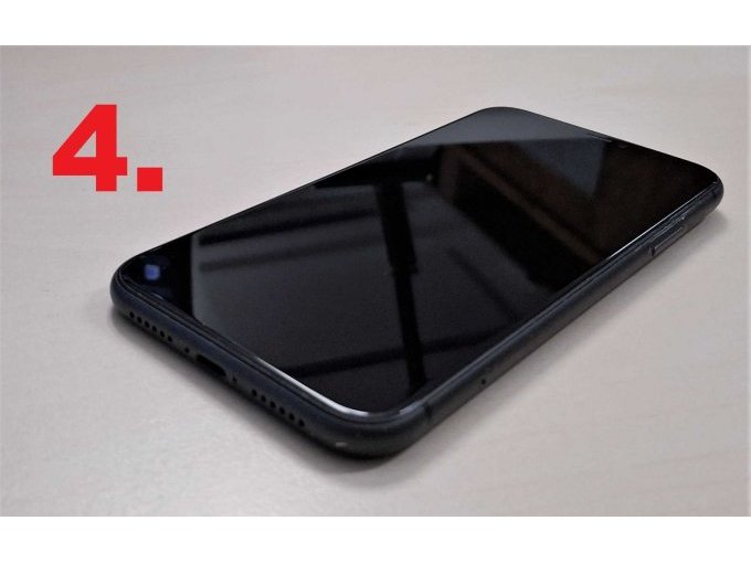 4. Apple iPhone 11, Display