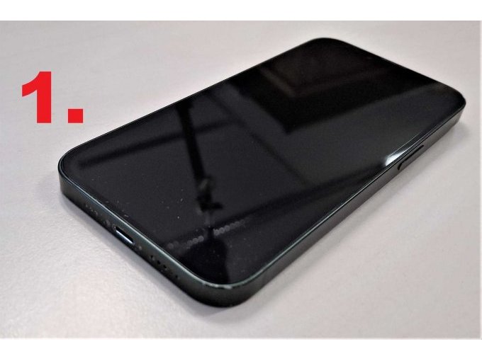 1. iPhone 13, Display