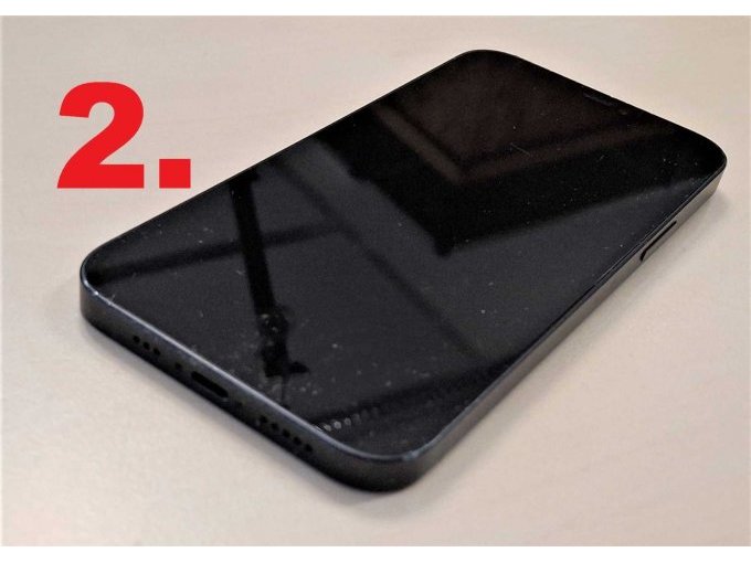 2. iPhone 12, Display