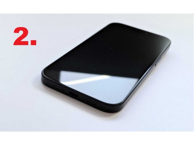 2. iPhone 15, Display