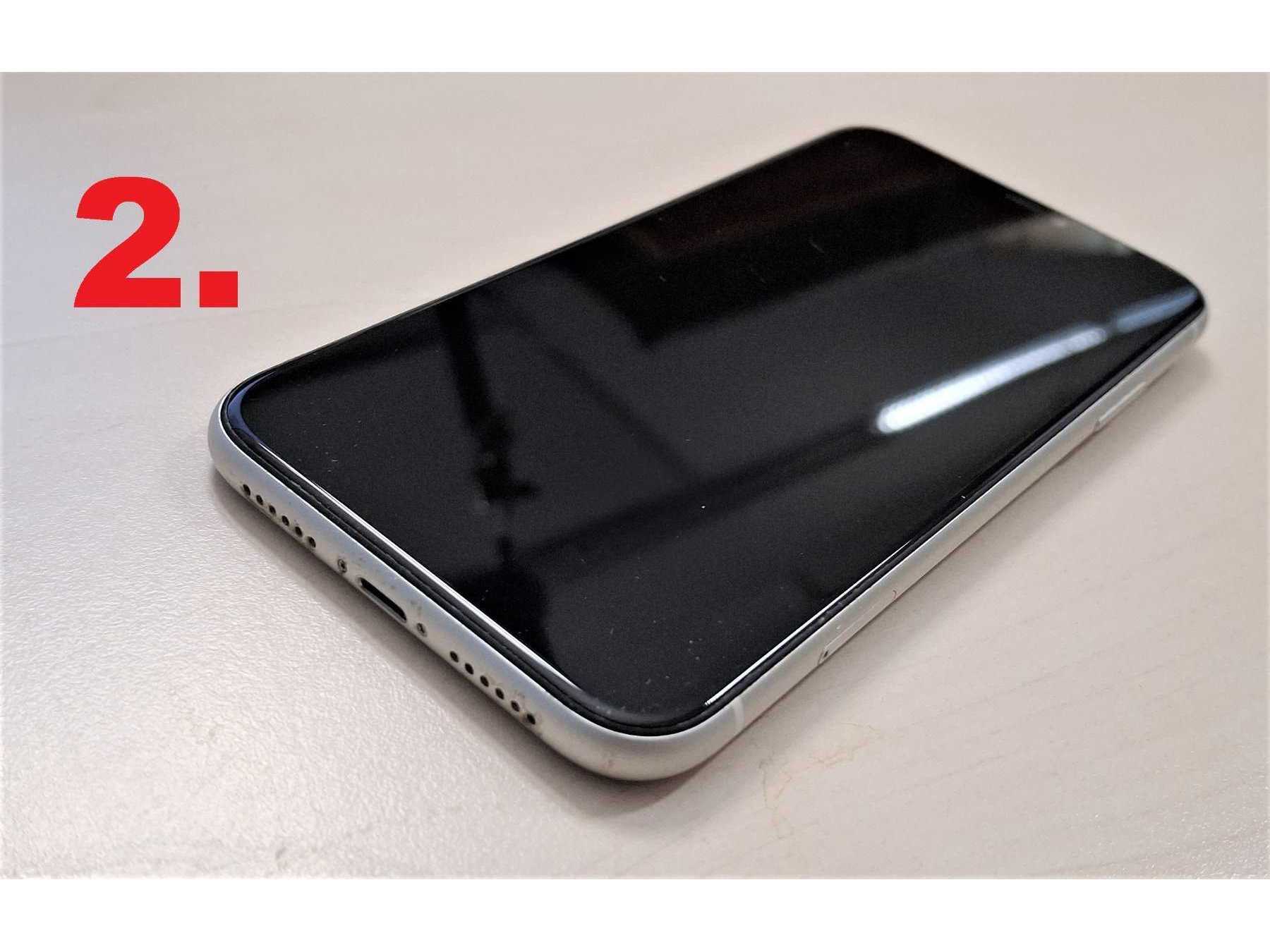 2. iPhone 11, Display