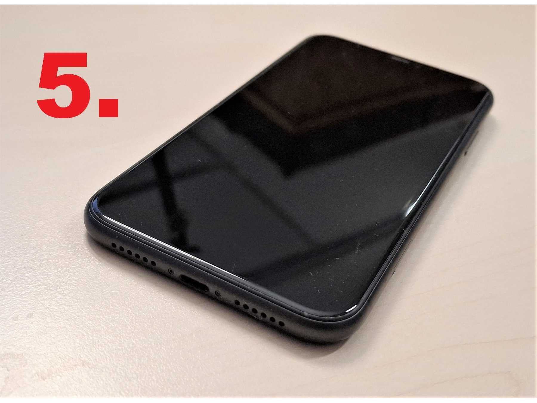 5. iPhone11, Display