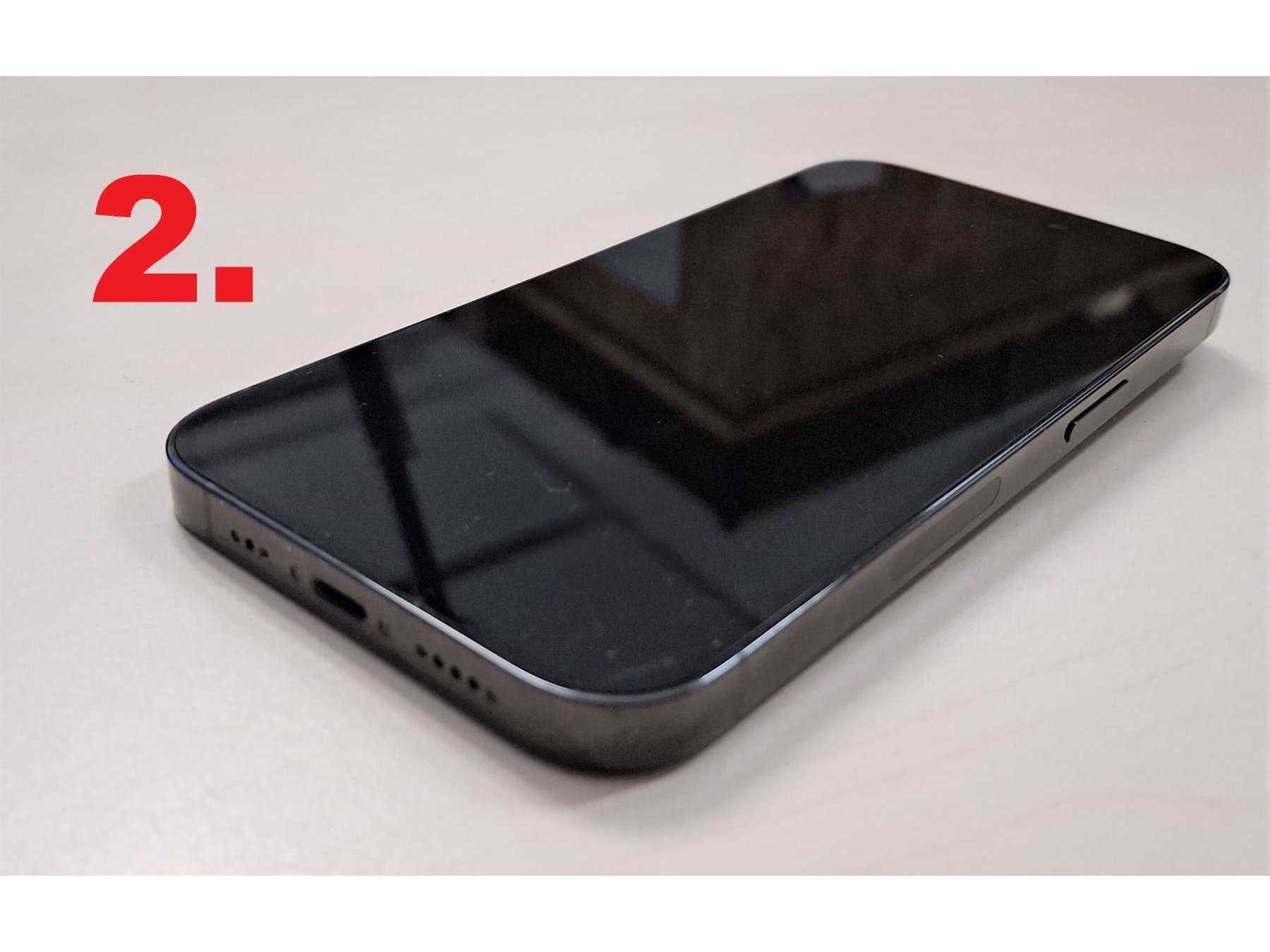 2. iPhone 14 Pro, Display