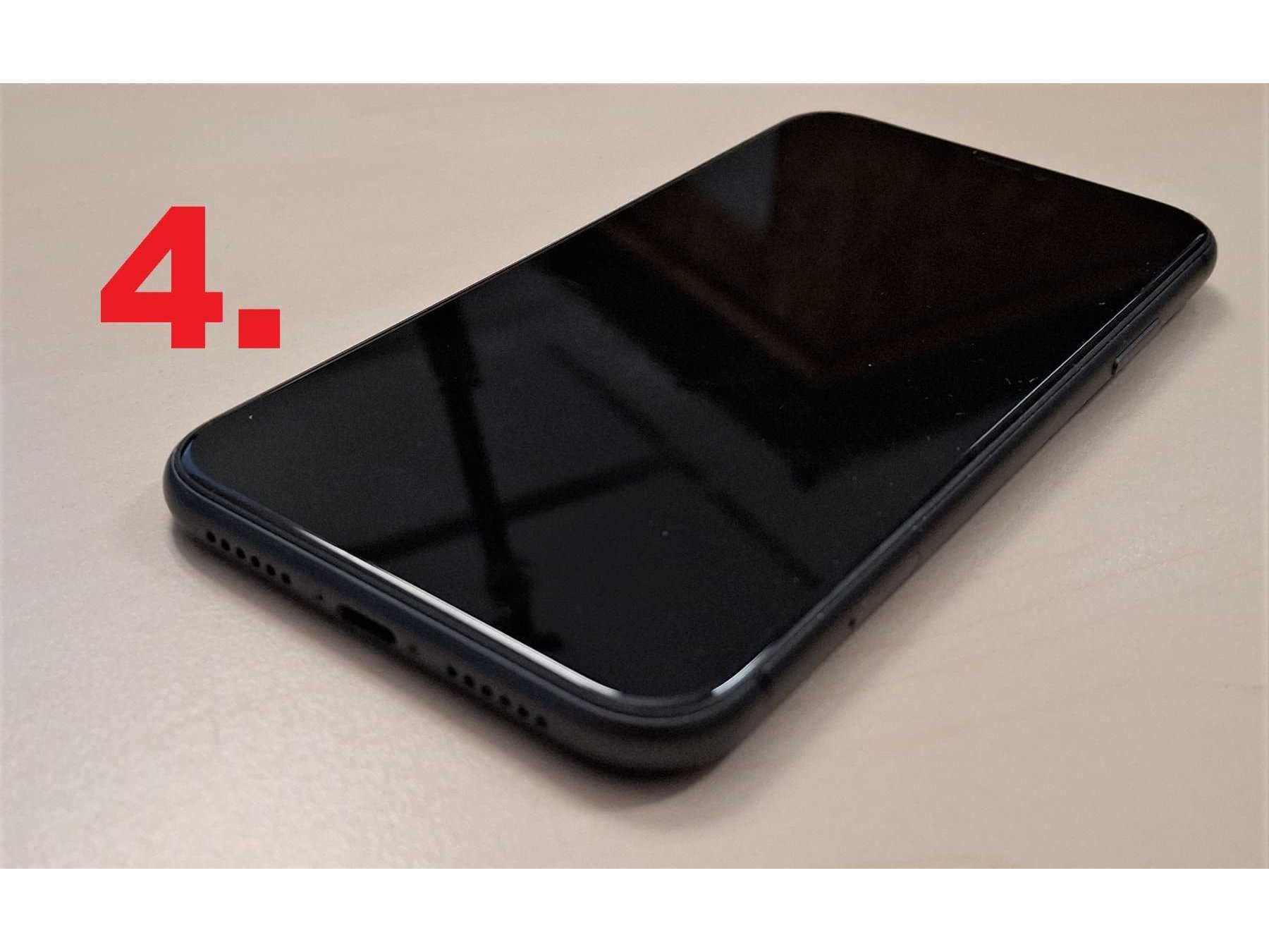 4. iPhone 11, Display