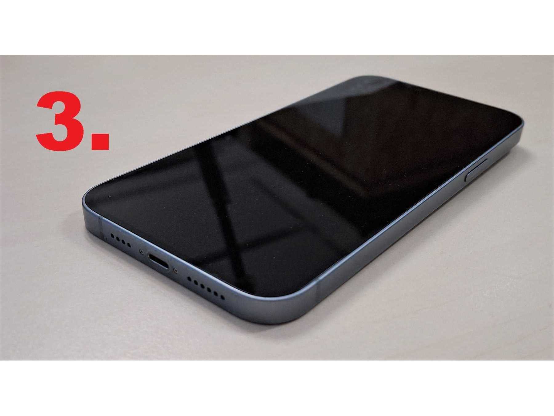 3. iPhone 14 Plus, Display