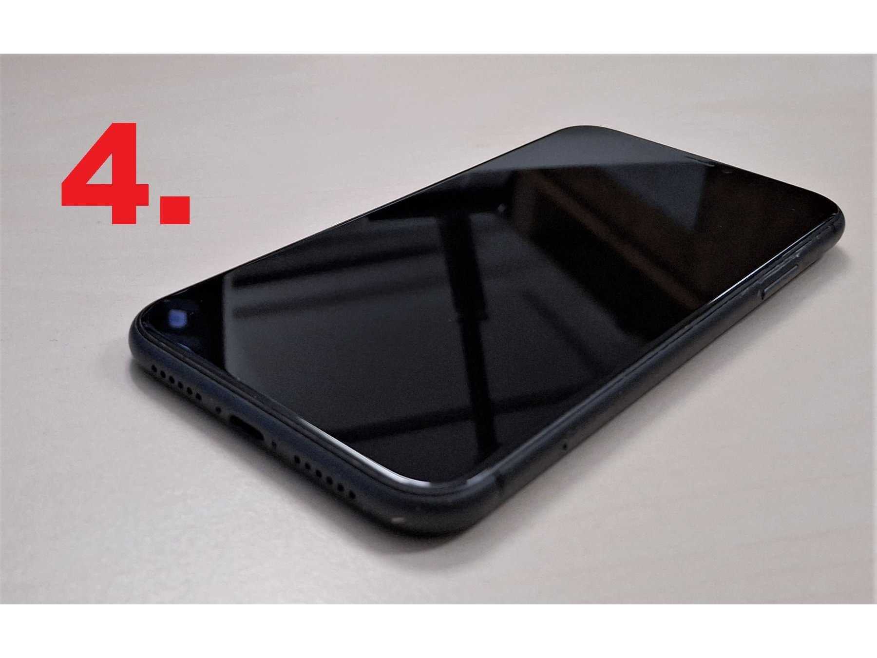 4. Apple iPhone 11, Display