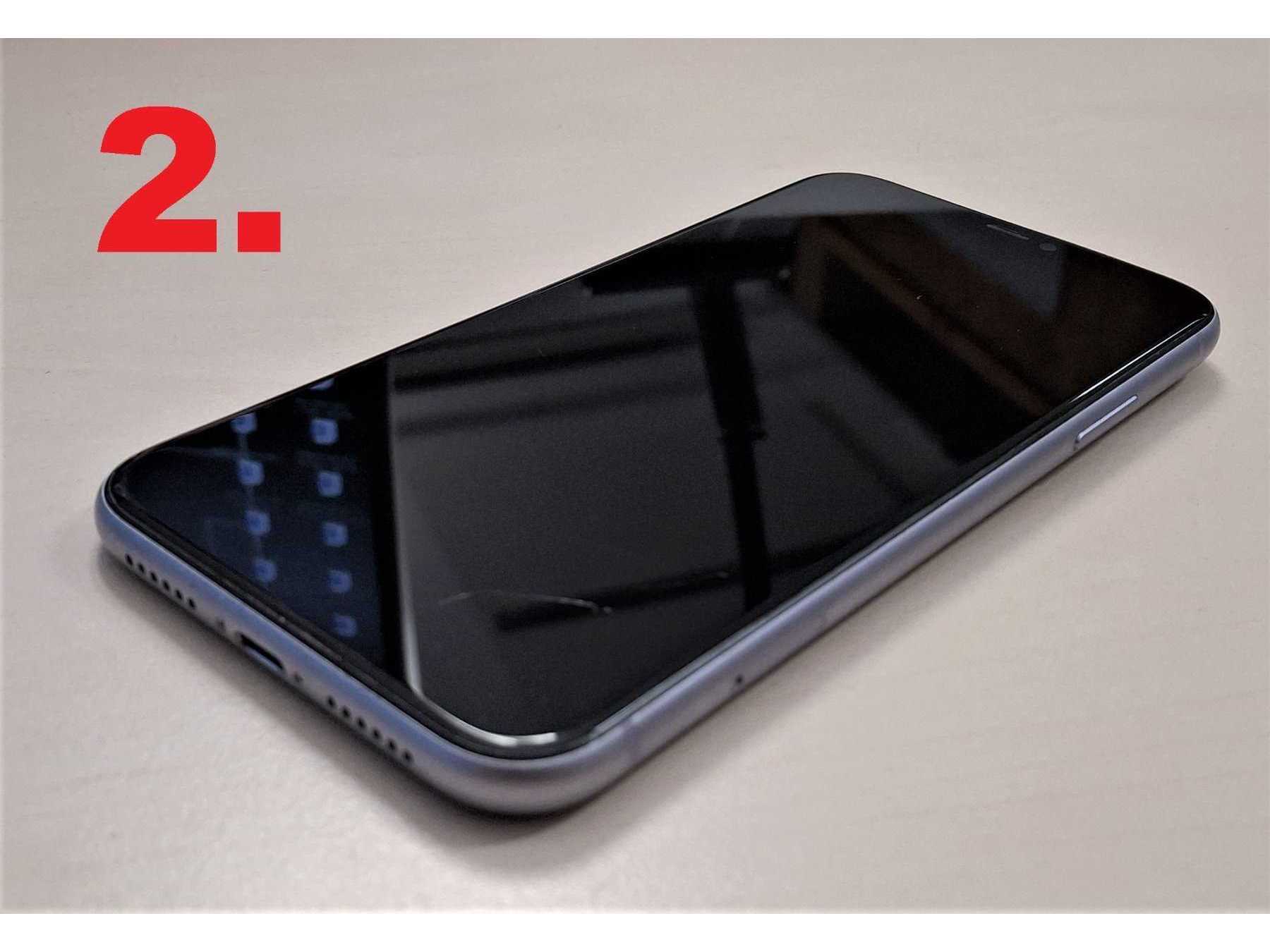 2. iPhone 11, Display